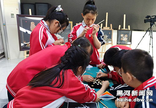 制作麦秸画太有趣了