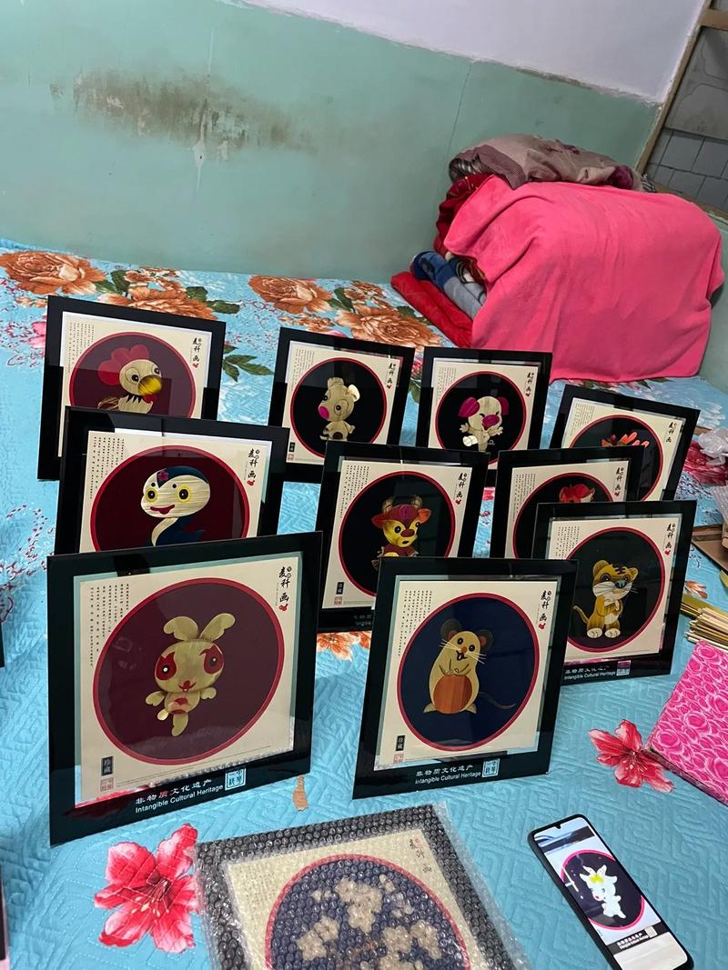 麦秸画又称麦秆画,麦草画,是一种历史悠久的传统工艺美术品,始