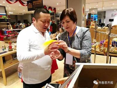 薪火相传，巧手绘非遗——记哈尔滨市尚威志愿者协会文化志愿者分会参加“哈深哈”麦秸画展示活动