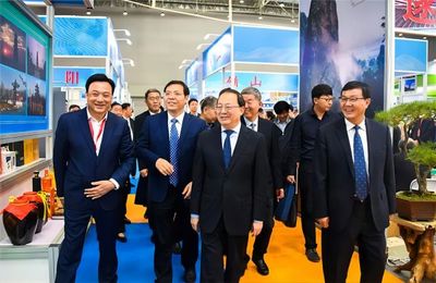 麦秸点金映天中——第二届驻马店文化旅游产业博览会开幕侧记